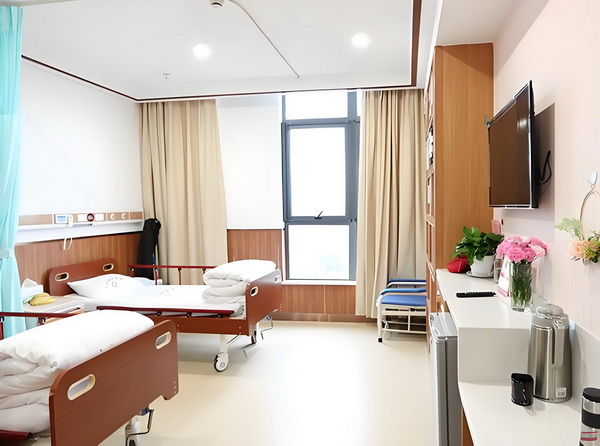 金钻男神：追捕腹黑小萌妻